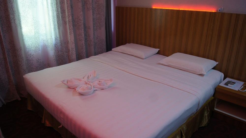 Hotel Hsiang Garden Sandakan Esterno foto